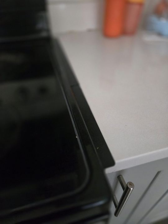 인덕션과 싱크대 상판 사이에 끼운 스토브 틈새 커버